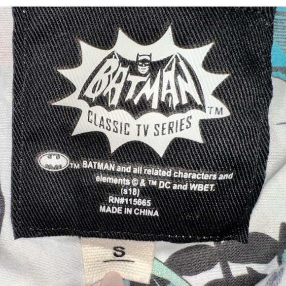 Batman Hawaiian Men’s Button Up Short Sleeve Shirt Floral Hawaiian Shirt Comics - Picture 4 of 7